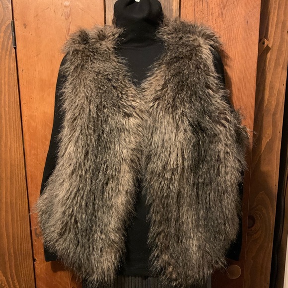 Faux Fur Vest - Picture 1 of 12